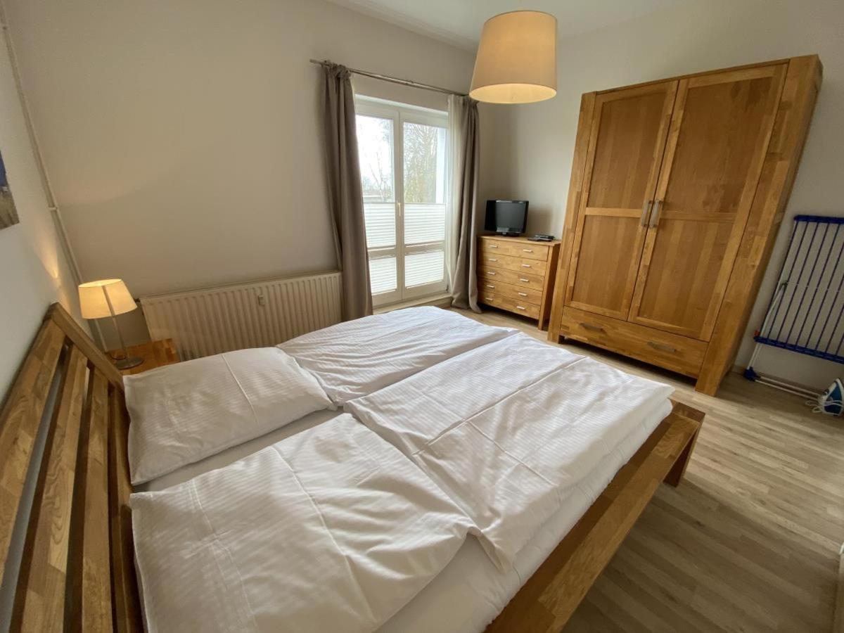 Bootshaus/ Holzdeck Apartment รอสต็อค ภายนอก รูปภาพ