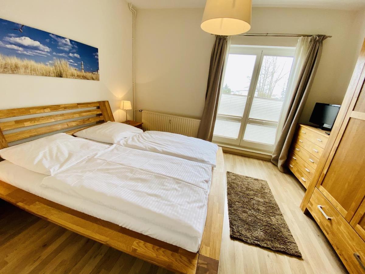 Bootshaus/ Holzdeck Apartment รอสต็อค ภายนอก รูปภาพ